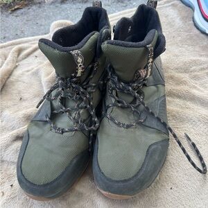 Columbia Men's Olive and Black Hiking Boots